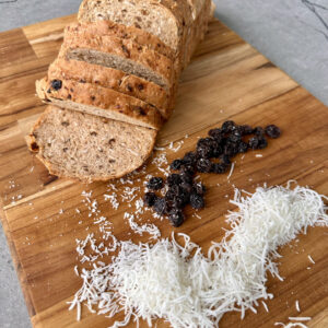 Pan Tajado Coco y Uvas pasas + Masa Madre